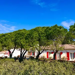 ** Hotel Les Volets Rouges - France